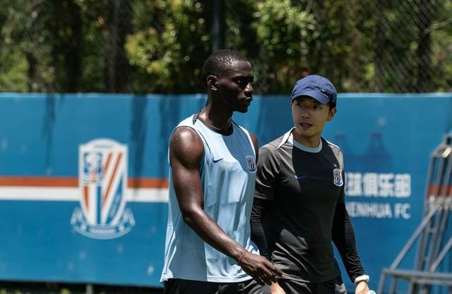 中超再现罕见1幕：阿苏埃放弃世预赛征召，全力冲击联赛冠军！